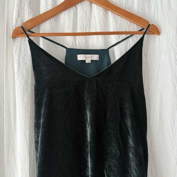 LOFT Velvet Cami Tank Top Green Size Medium Whimsigoth V-Neck Holiday Party Xmas - Picture 2 of 7